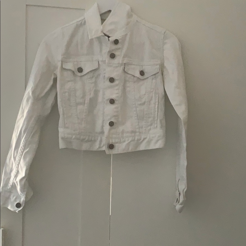 White Levi’s denim jacket